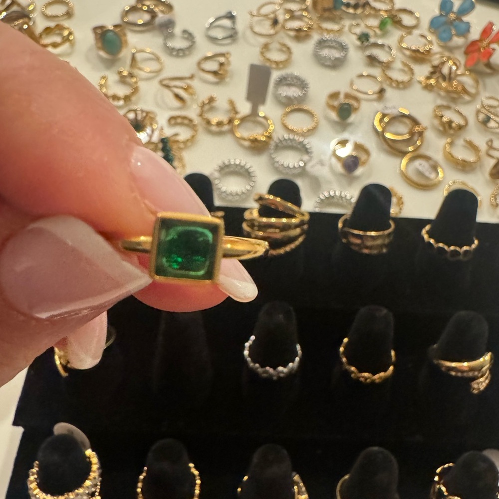 Elegant Gold and Green Ring 18 k plated gold